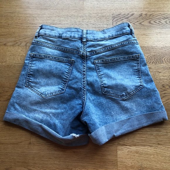 H&M High Waisted Cuffed Shorts Light Wash Size 4 - Picture 9 of 13
